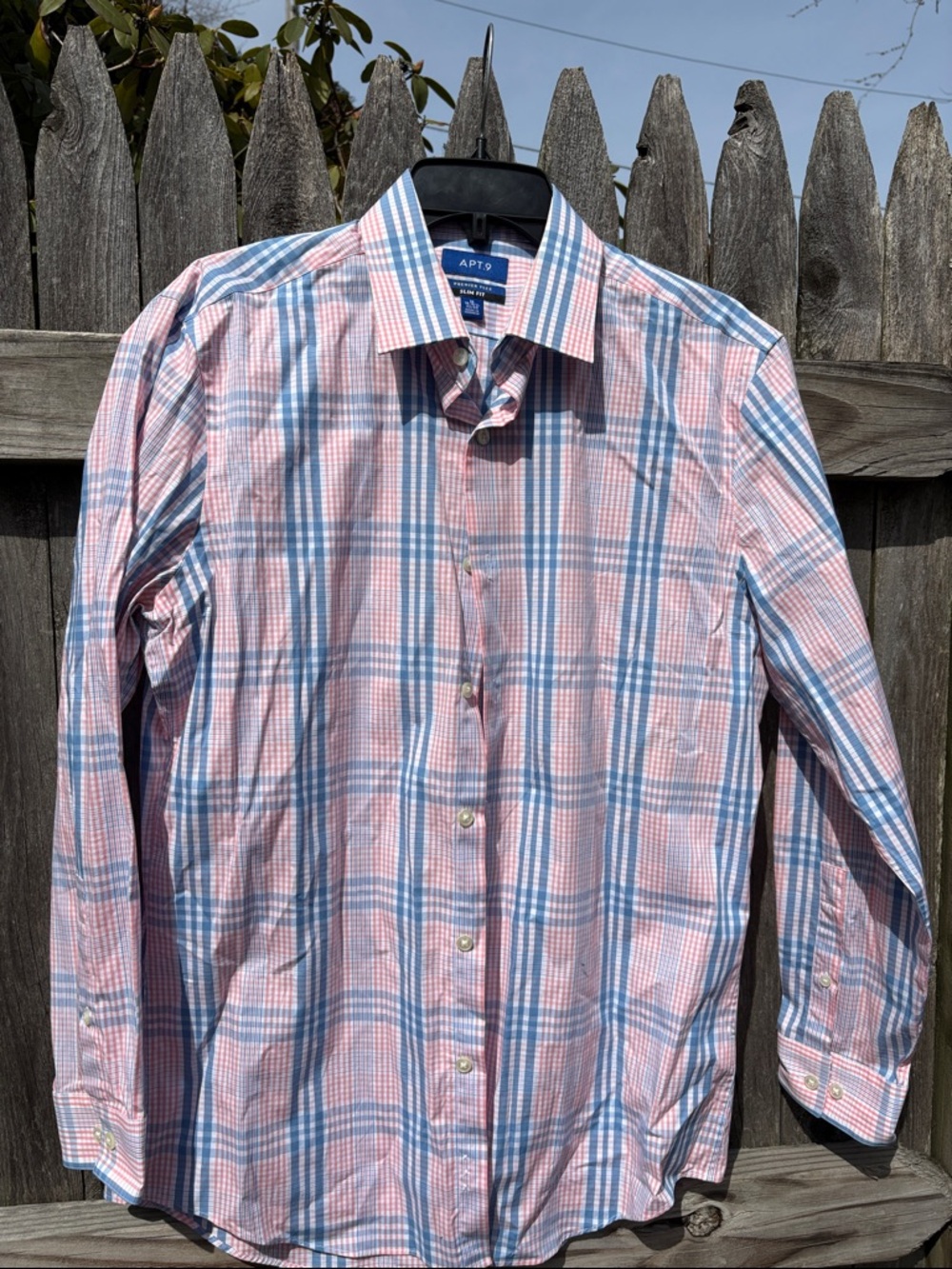 Apt. 9 medium cotton dress shirt. New cond!